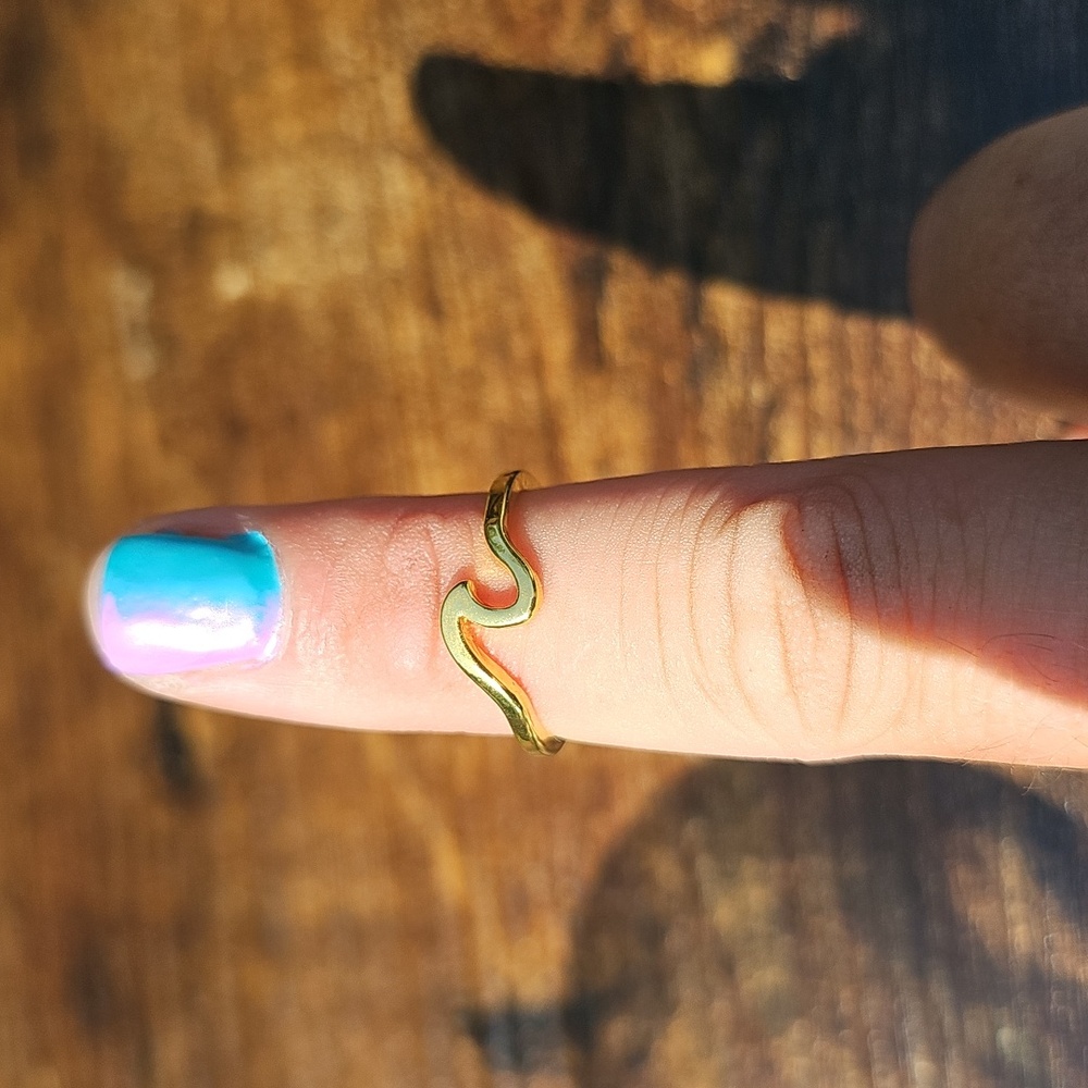 Gold Wave Ring - Picture 2 of 3